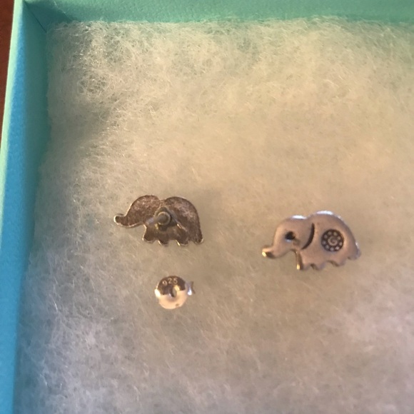 New Silver elephant earrings - Picture 2 of 2